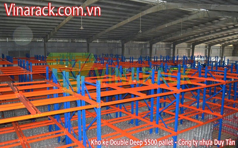 Kệ chứa hàng Double Deep trong ngành sản xuất nhựa tổng hợp